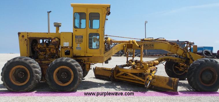 image for item K5227 1975 Galion T500A motor grader