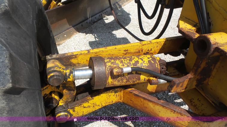 image for item K5227 1975 Galion T500A motor grader