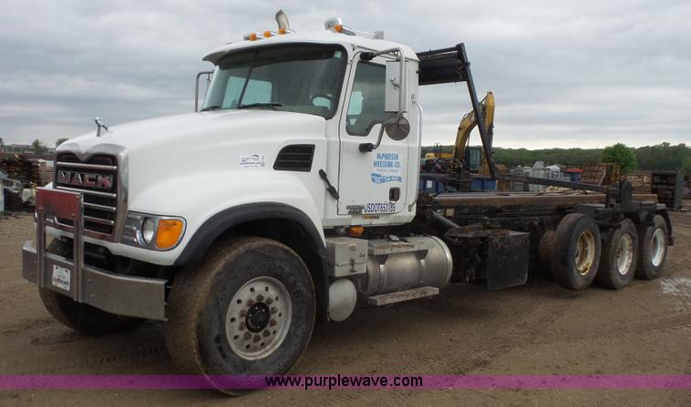 image for item K5231 2003 Mack CV713 roll off truck