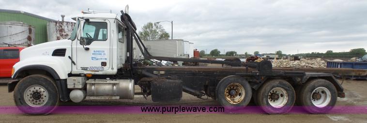image for item K5231 2003 Mack CV713 roll off truck