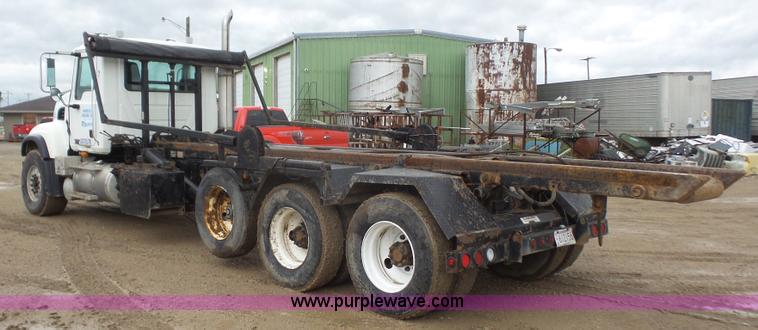 image for item K5231 2003 Mack CV713 roll off truck