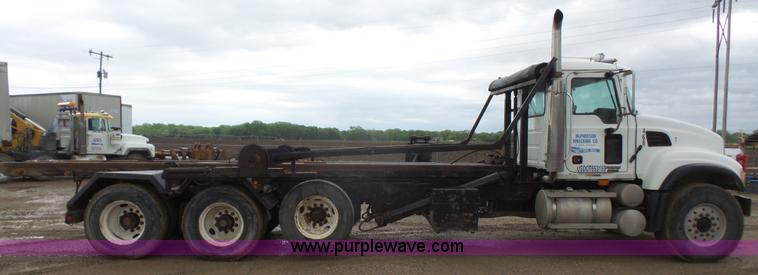 image for item K5231 2003 Mack CV713 roll off truck