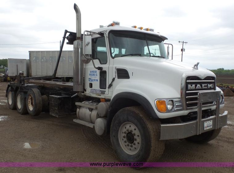 image for item K5231 2003 Mack CV713 roll off truck