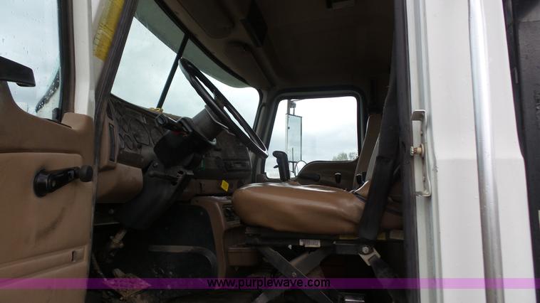 image for item K5231 2003 Mack CV713 roll off truck