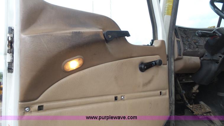 image for item K5231 2003 Mack CV713 roll off truck