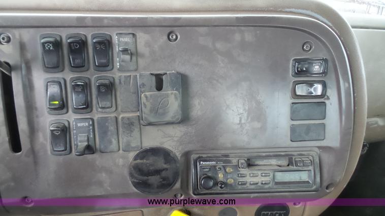 image for item K5231 2003 Mack CV713 roll off truck