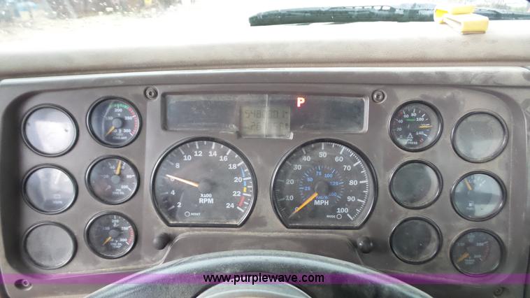 image for item K5231 2003 Mack CV713 roll off truck