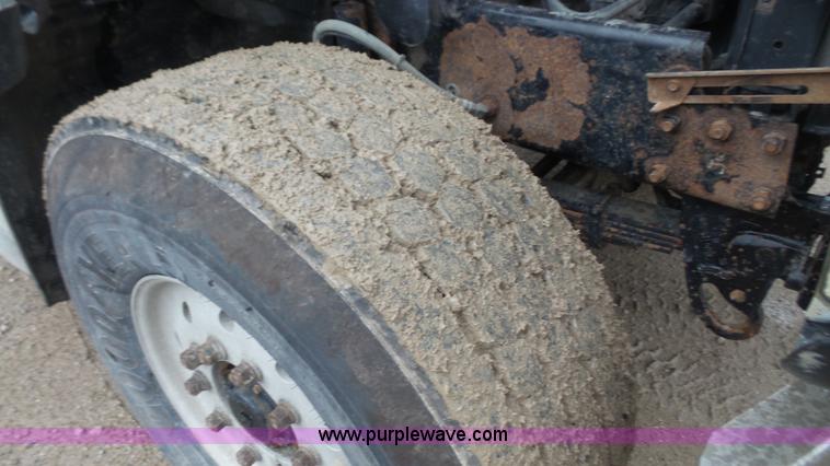 image for item K5231 2003 Mack CV713 roll off truck