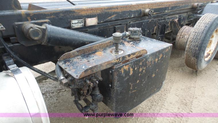 image for item K5231 2003 Mack CV713 roll off truck