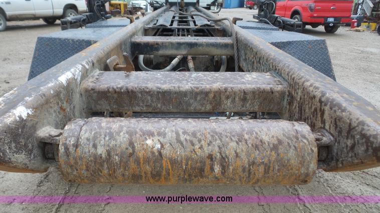 image for item K5231 2003 Mack CV713 roll off truck