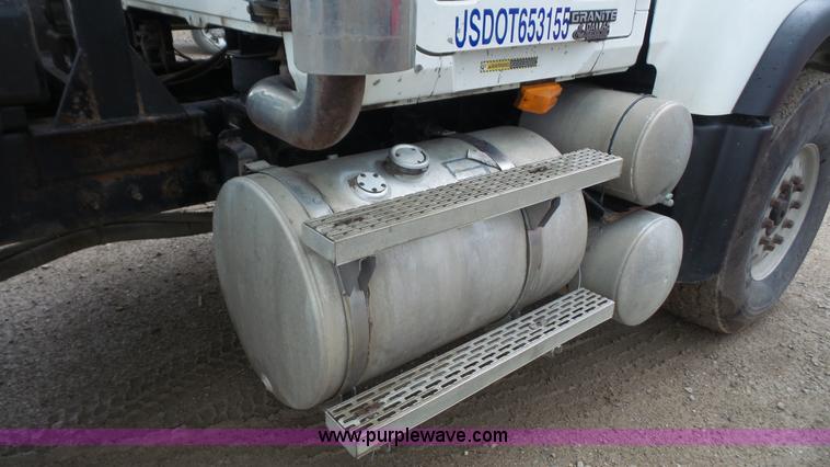 image for item K5231 2003 Mack CV713 roll off truck