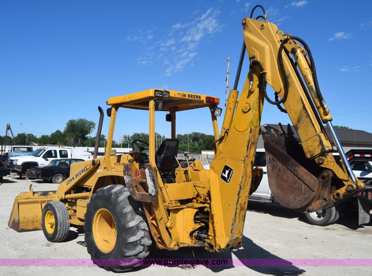 image for item K6576 1985 John Deere 410B backhoe