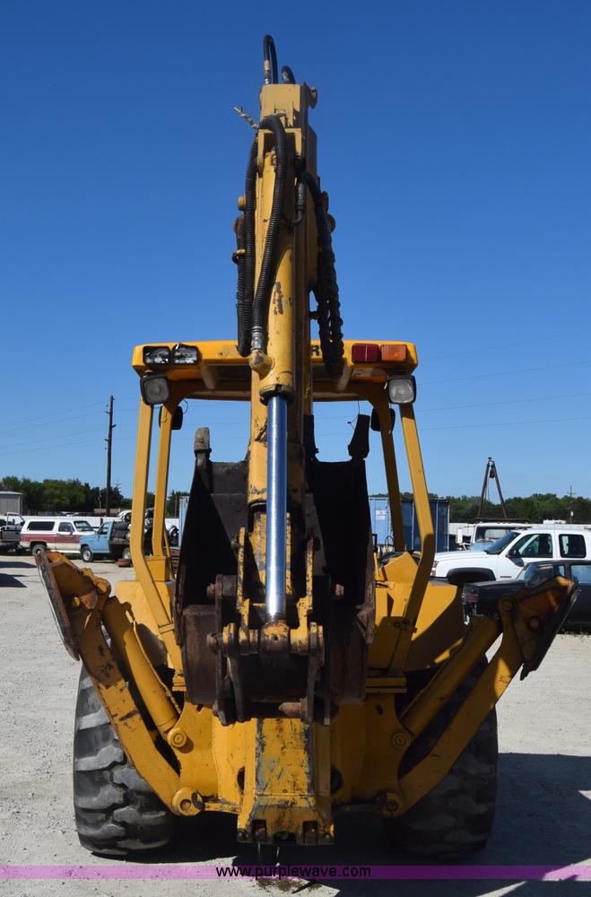 image for item K6576 1985 John Deere 410B backhoe