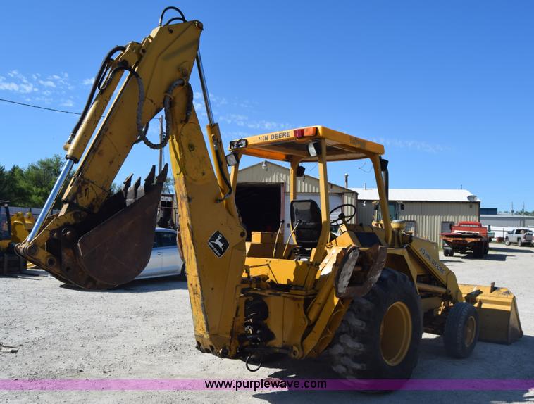 image for item K6576 1985 John Deere 410B backhoe