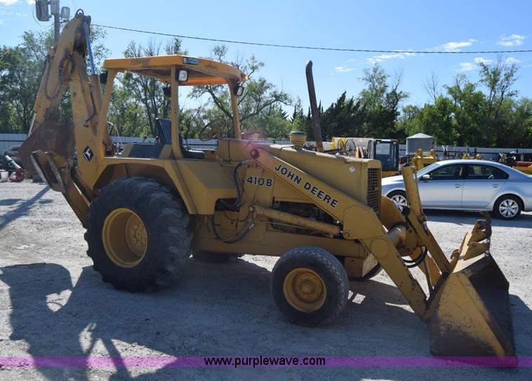 image for item K6576 1985 John Deere 410B backhoe