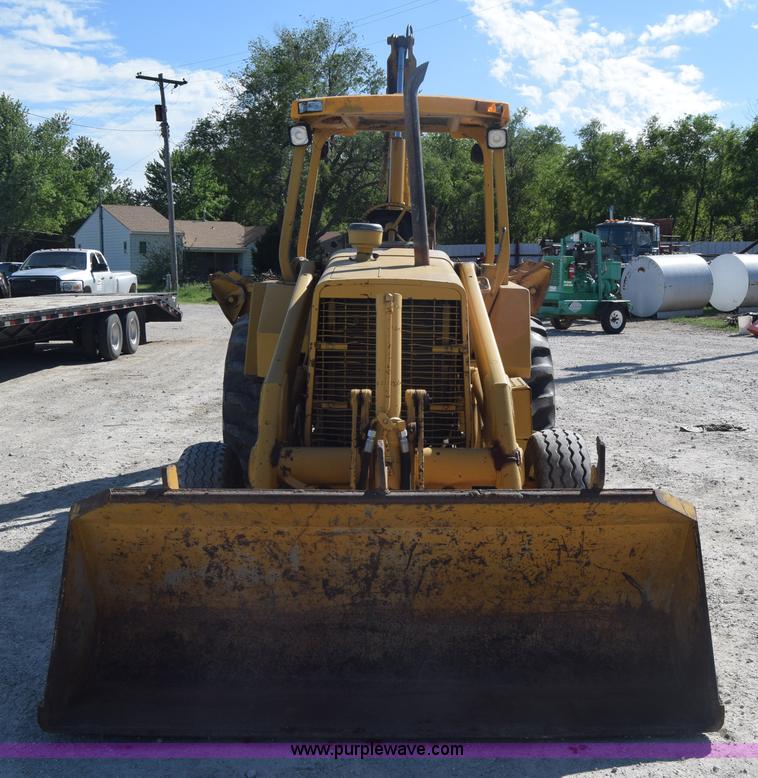 image for item K6576 1985 John Deere 410B backhoe