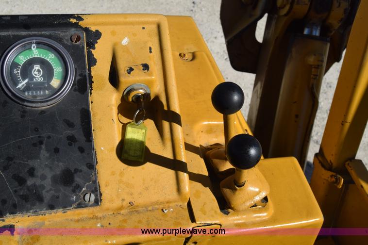 image for item K6576 1985 John Deere 410B backhoe