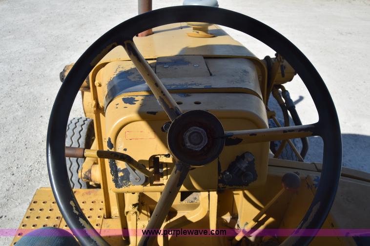 image for item K6576 1985 John Deere 410B backhoe