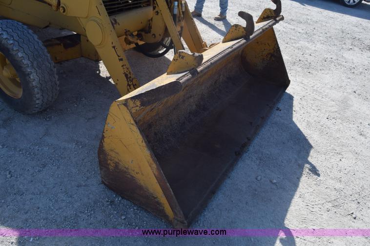 image for item K6576 1985 John Deere 410B backhoe