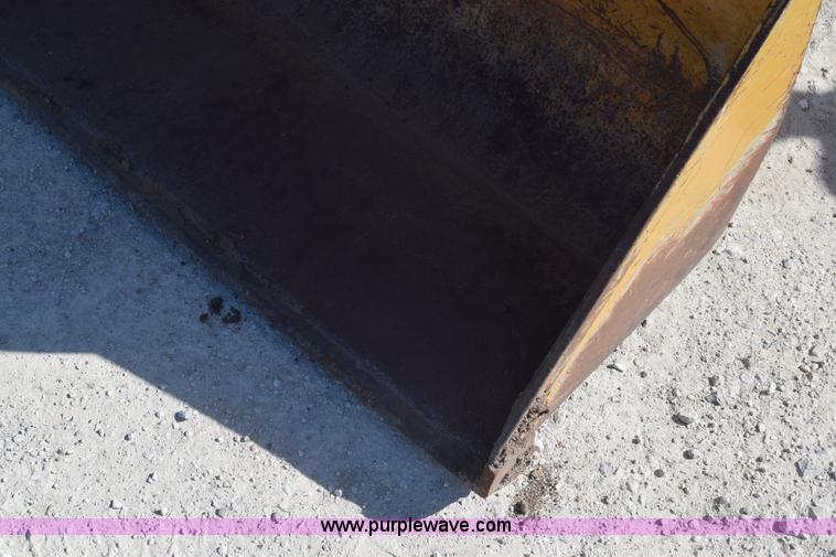 image for item K6576 1985 John Deere 410B backhoe