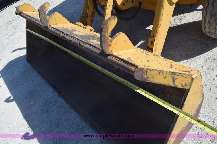 image for item K6576 1985 John Deere 410B backhoe