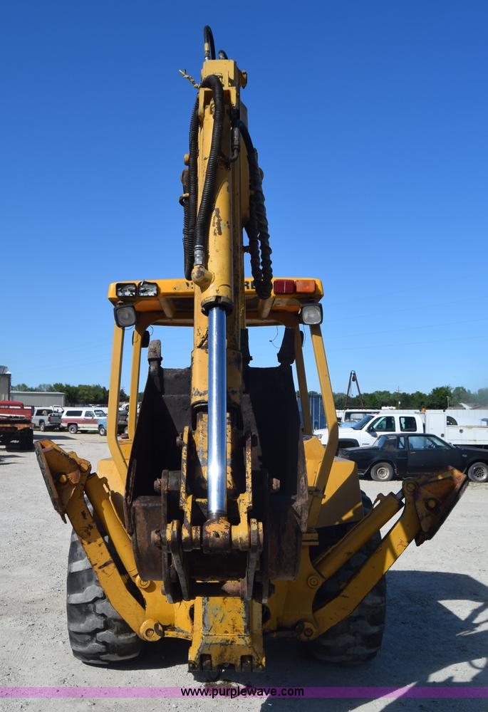 image for item K6576 1985 John Deere 410B backhoe