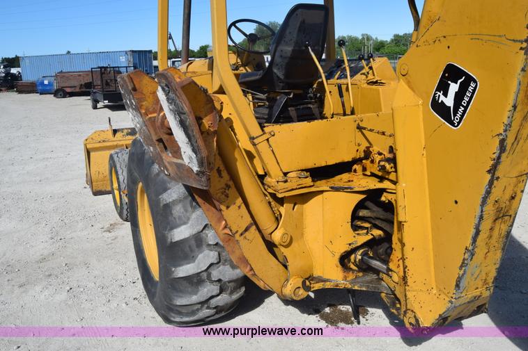 image for item K6576 1985 John Deere 410B backhoe