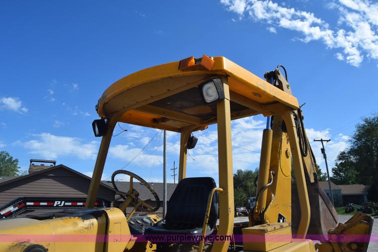 image for item K6576 1985 John Deere 410B backhoe