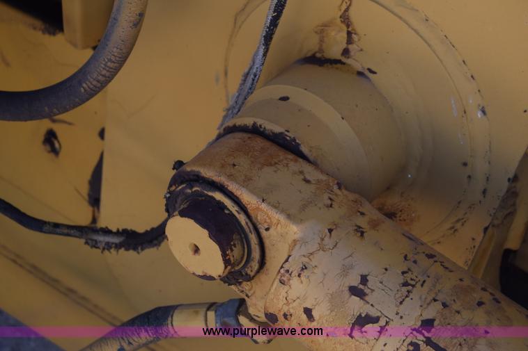 image for item K6576 1985 John Deere 410B backhoe