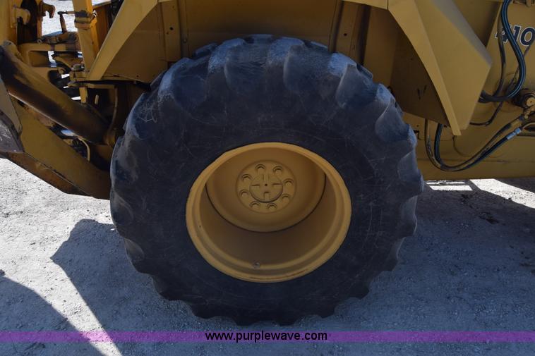 image for item K6576 1985 John Deere 410B backhoe