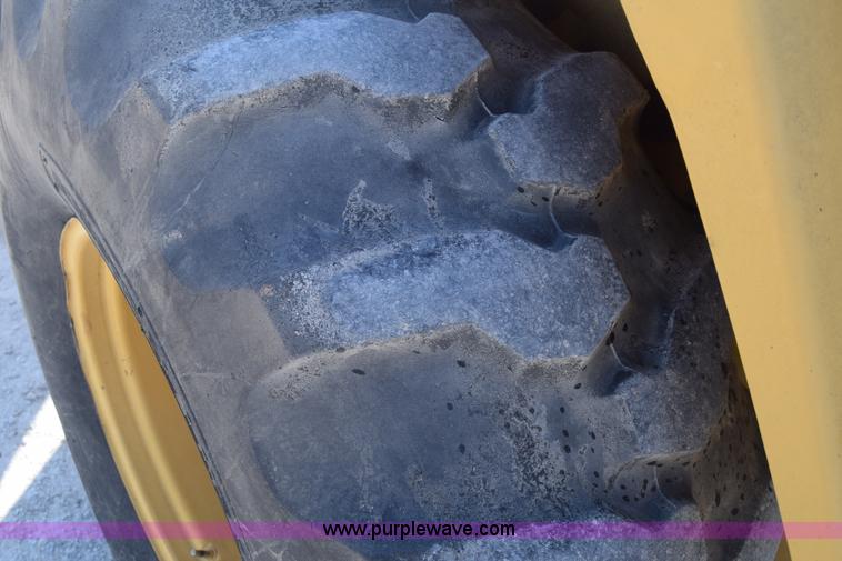 image for item K6576 1985 John Deere 410B backhoe