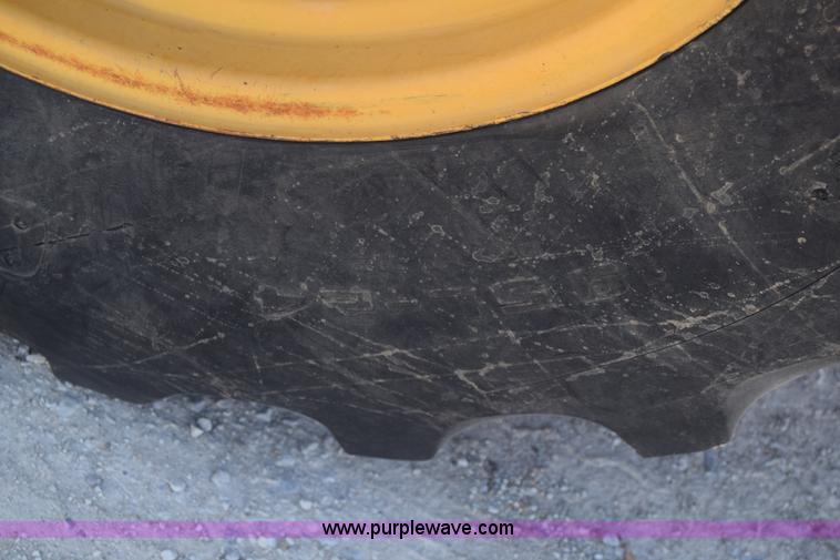 image for item K6576 1985 John Deere 410B backhoe