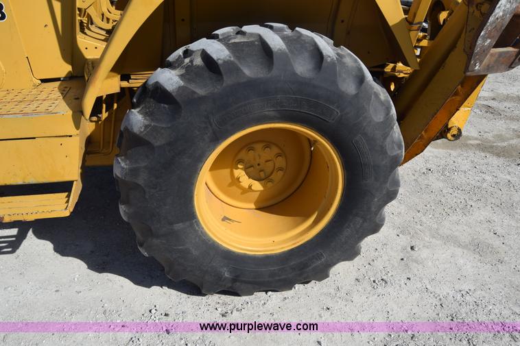 image for item K6576 1985 John Deere 410B backhoe