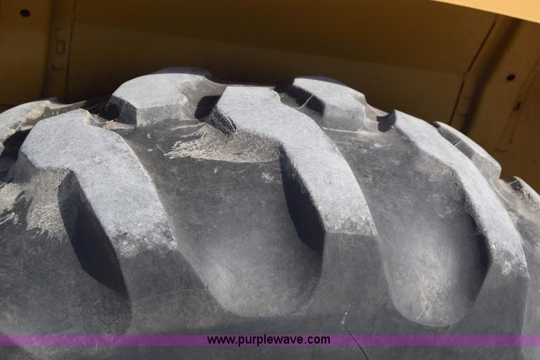 image for item K6576 1985 John Deere 410B backhoe