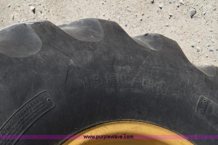 image for item K6576 1985 John Deere 410B backhoe