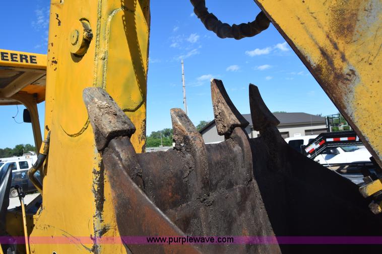 image for item K6576 1985 John Deere 410B backhoe