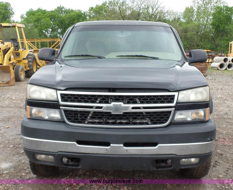 image for item K7221 2007 Chevrolet Silverado 2500HD Ext. Cab pickup truck