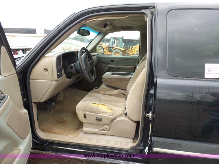 image for item K7221 2007 Chevrolet Silverado 2500HD Ext. Cab pickup truck