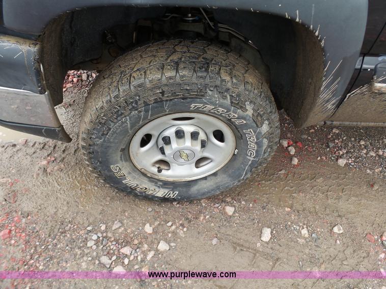 image for item K7221 2007 Chevrolet Silverado 2500HD Ext. Cab pickup truck