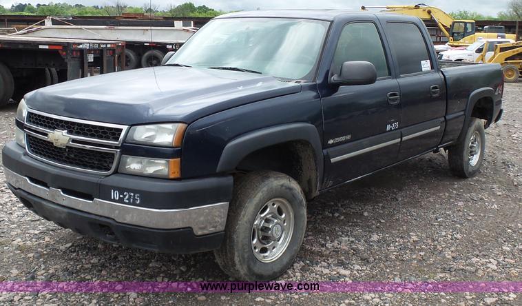 image for item K7226 2007 Chevrolet Silverado 2500HD Crew Cab pickup truck