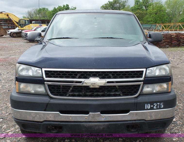 image for item K7226 2007 Chevrolet Silverado 2500HD Crew Cab pickup truck