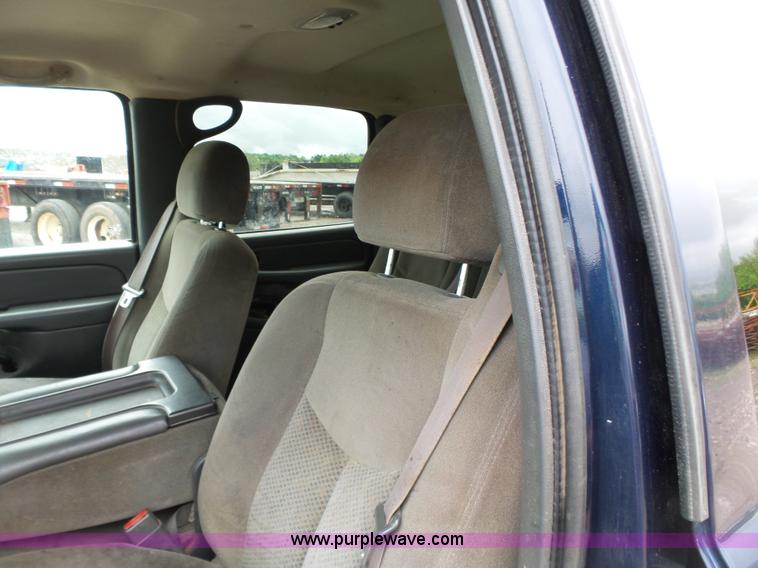 image for item K7226 2007 Chevrolet Silverado 2500HD Crew Cab pickup truck