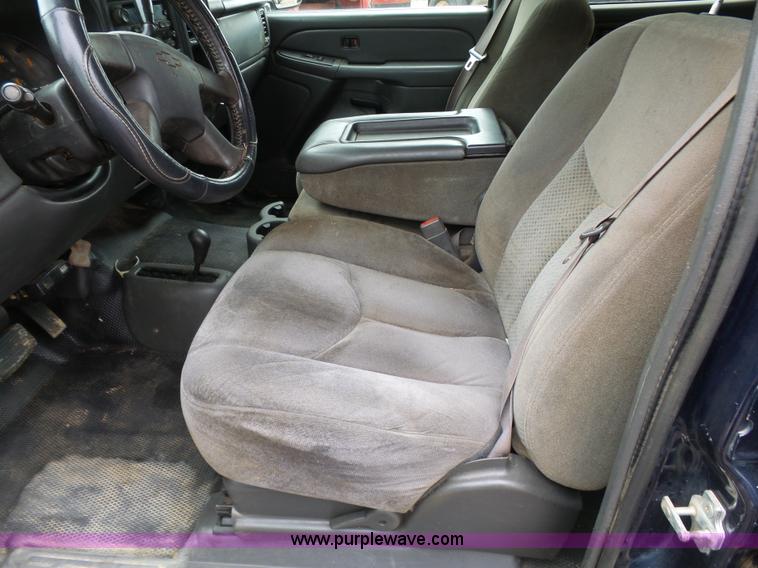 image for item K7226 2007 Chevrolet Silverado 2500HD Crew Cab pickup truck