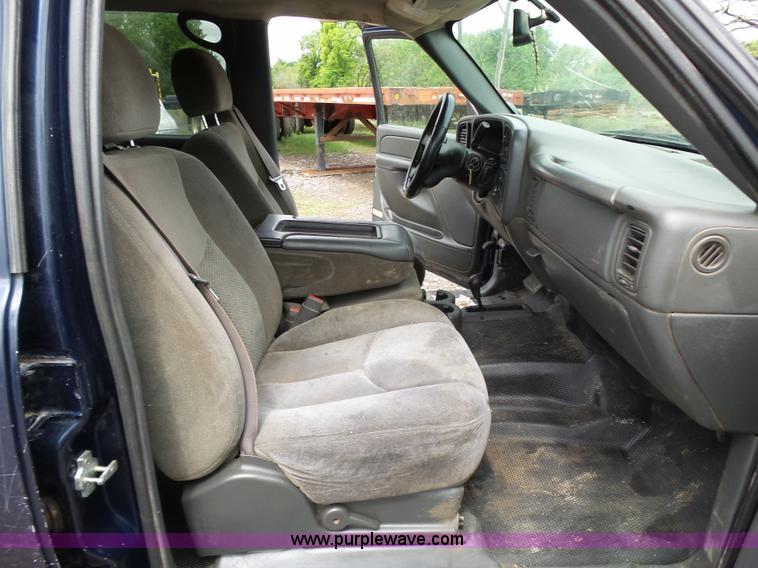 image for item K7226 2007 Chevrolet Silverado 2500HD Crew Cab pickup truck