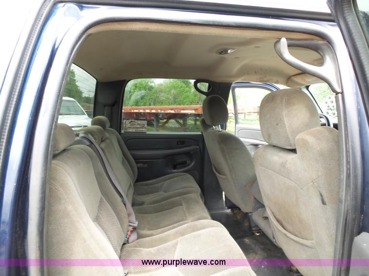 image for item K7226 2007 Chevrolet Silverado 2500HD Crew Cab pickup truck