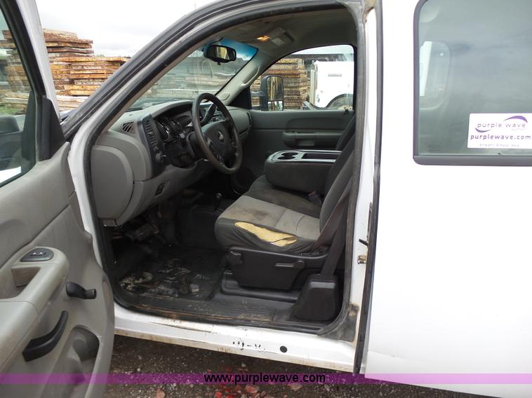 image for item K7232 2009 Chevrolet Silverado 2500HD Ext. Cab pickup truck