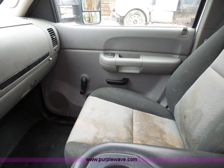 image for item K7232 2009 Chevrolet Silverado 2500HD Ext. Cab pickup truck