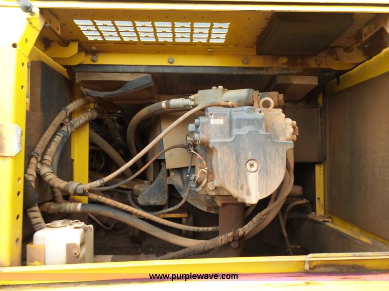 image for item K7233 2007 Komatsu PC400LC-7 excavator
