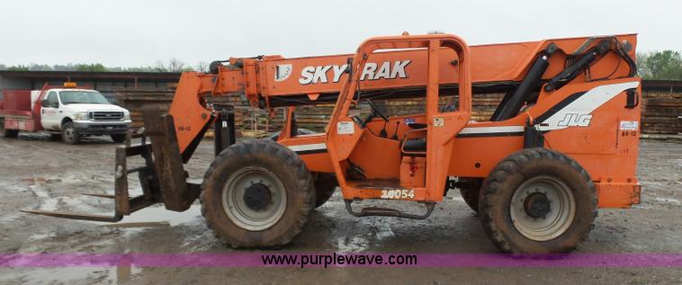 image for item K7240 2005 SkyTrak 10054 telehandler