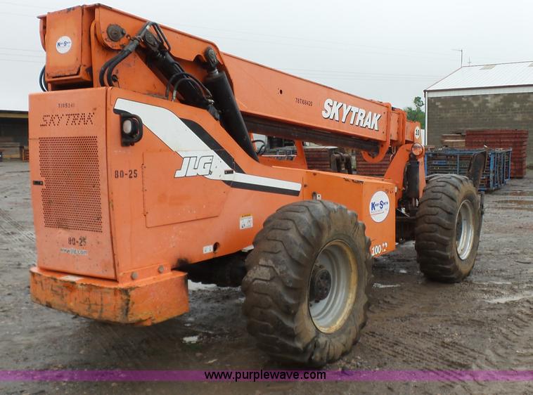 image for item K7241 2005 SkyTrak 10042 telehandler
